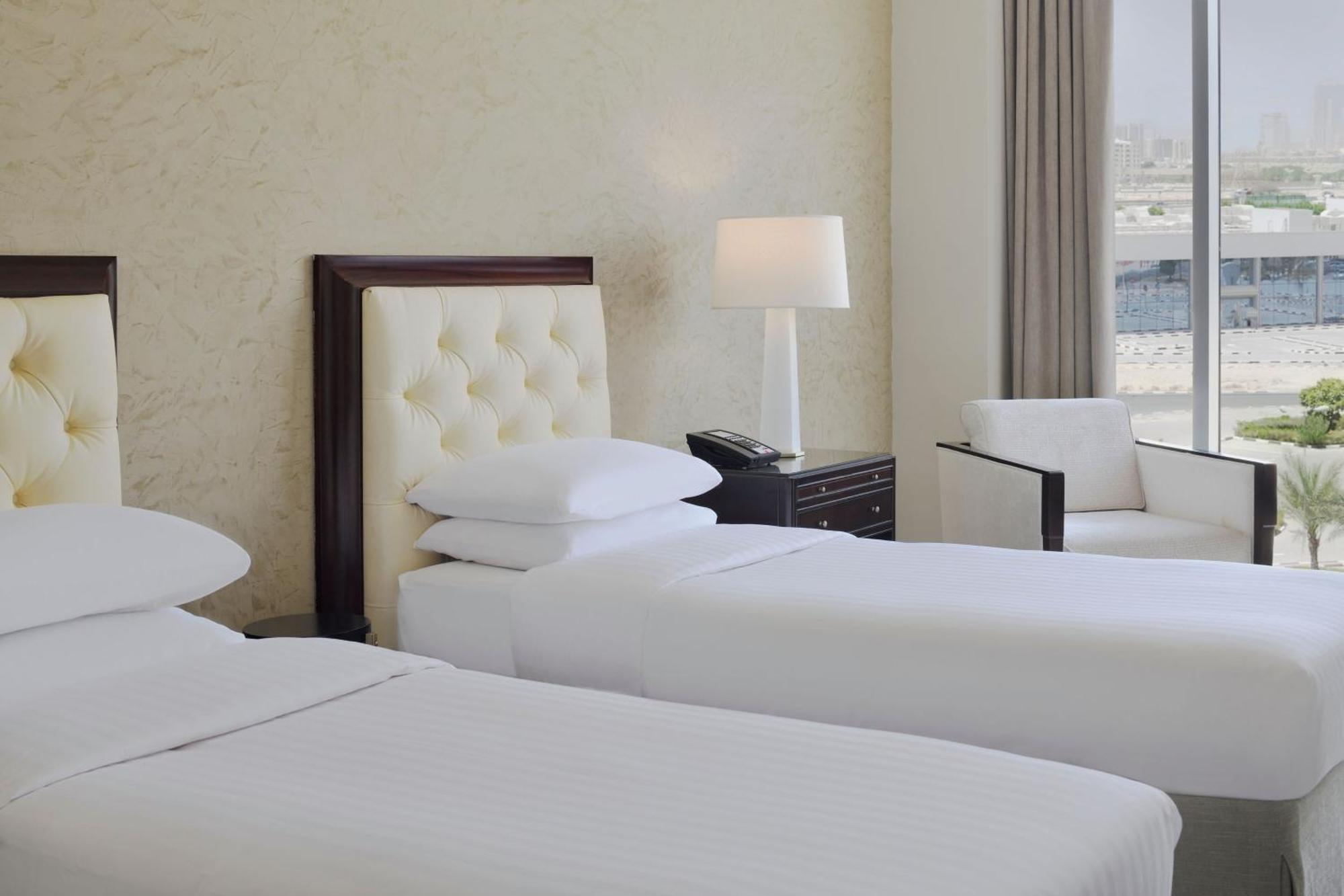 Delta Hotels By Marriott Dubai Investment Park Екстериор снимка
